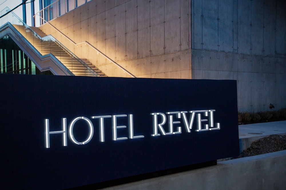 hotel revel