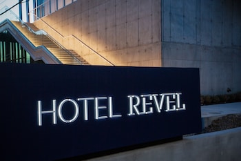 hotel revel