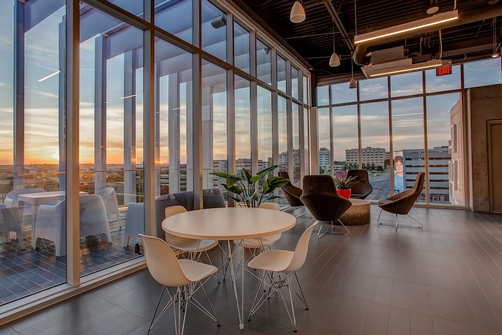 hotel revel
