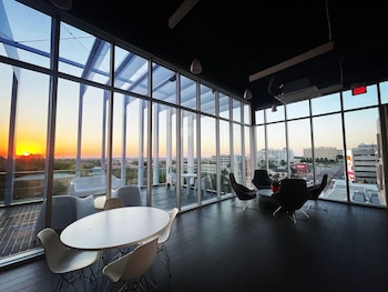 hotel revel
