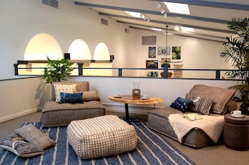 Azure Palm Hot Springs,,3.5 star