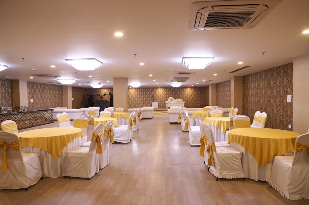 hotel aarkay palace