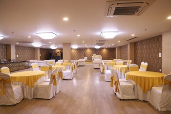hotel aarkay palace
