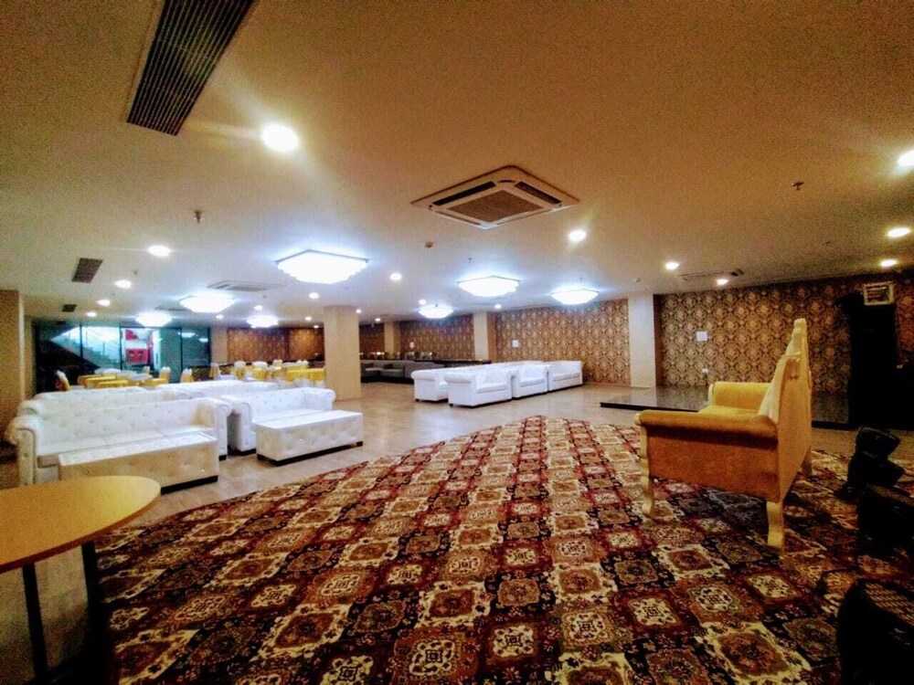hotel aarkay palace