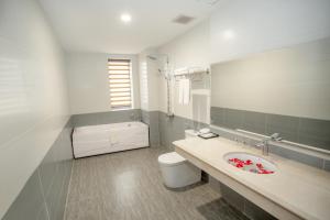 momali hotel ninh binh