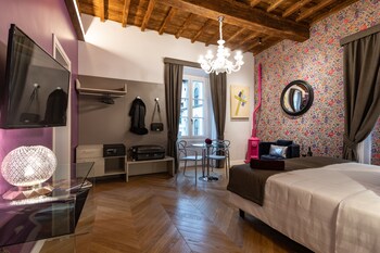 kairos by florence art apartments