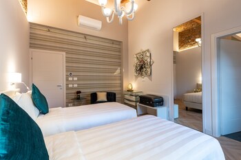 kairos by florence art apartments