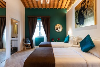 kairos by florence art apartments