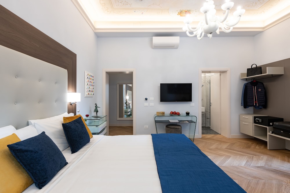 kairos by florence art apartments