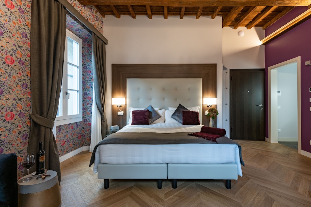 kairos by florence art apartments