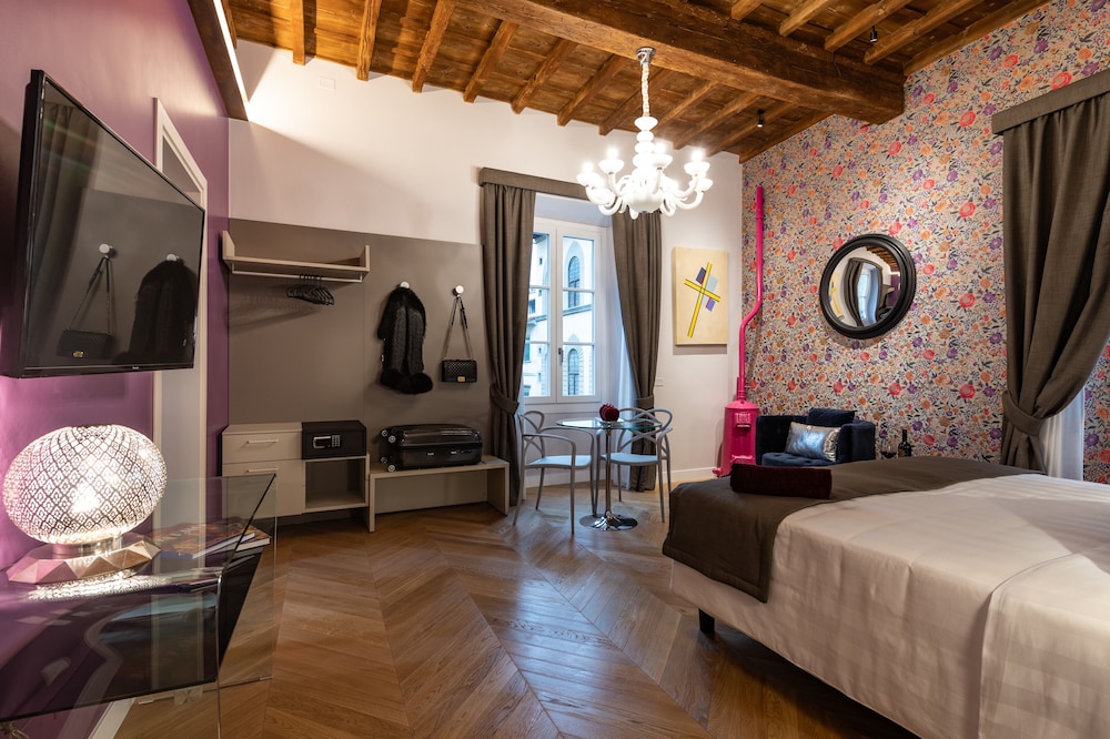 kairos by florence art apartments