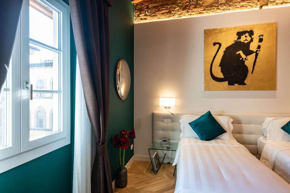 kairos by florence art apartments