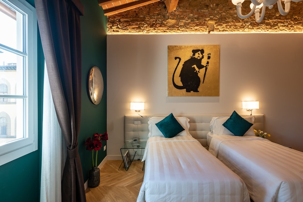 kairos by florence art apartments