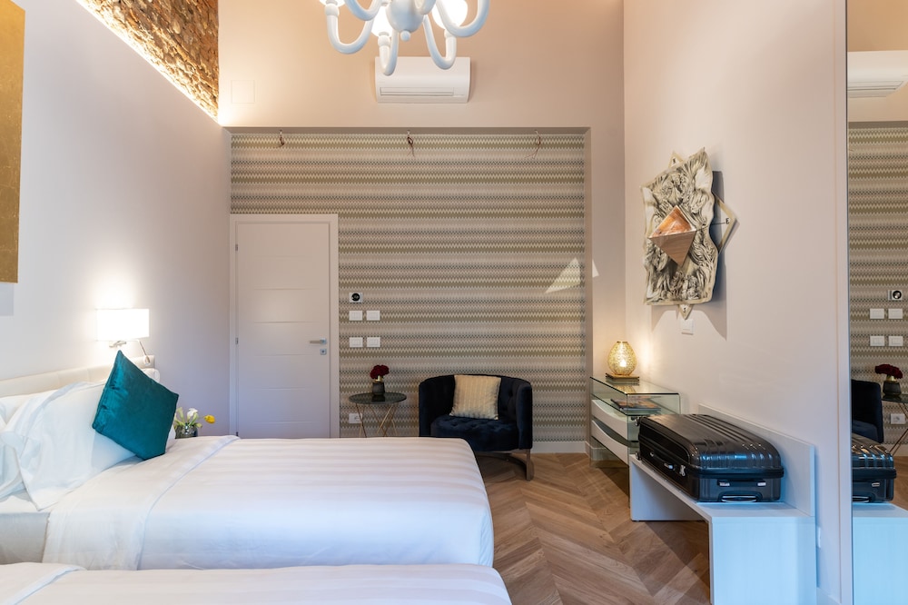 kairos by florence art apartments