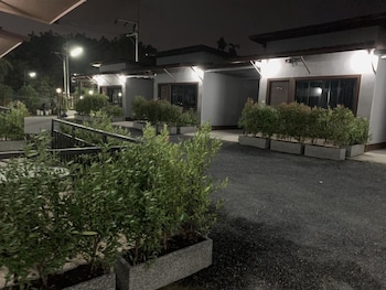 Thalang Resort,,3 star