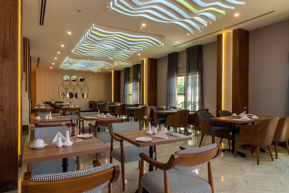 emerald hotel