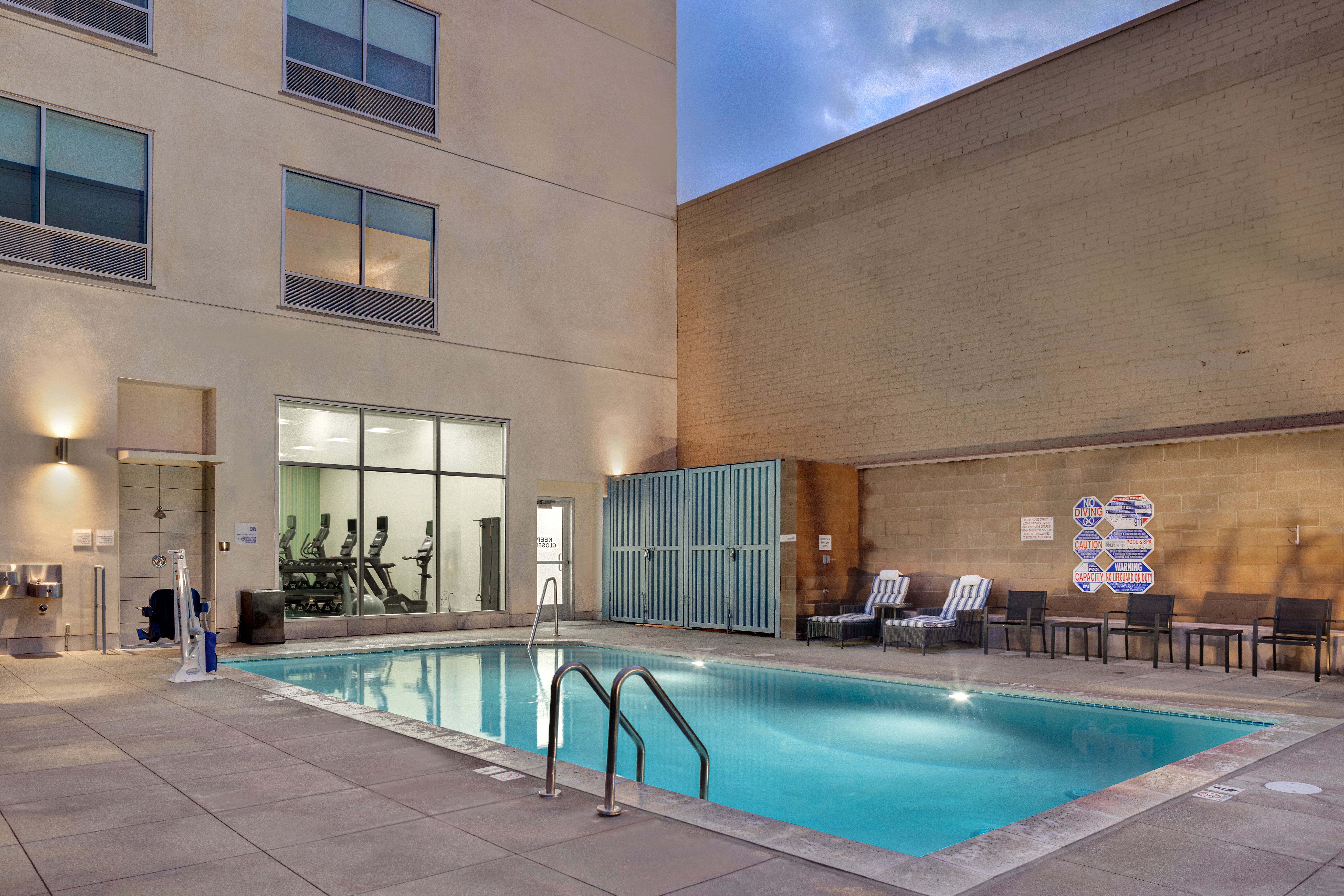 holiday inn express and suites glendale downtown an ihg hotel