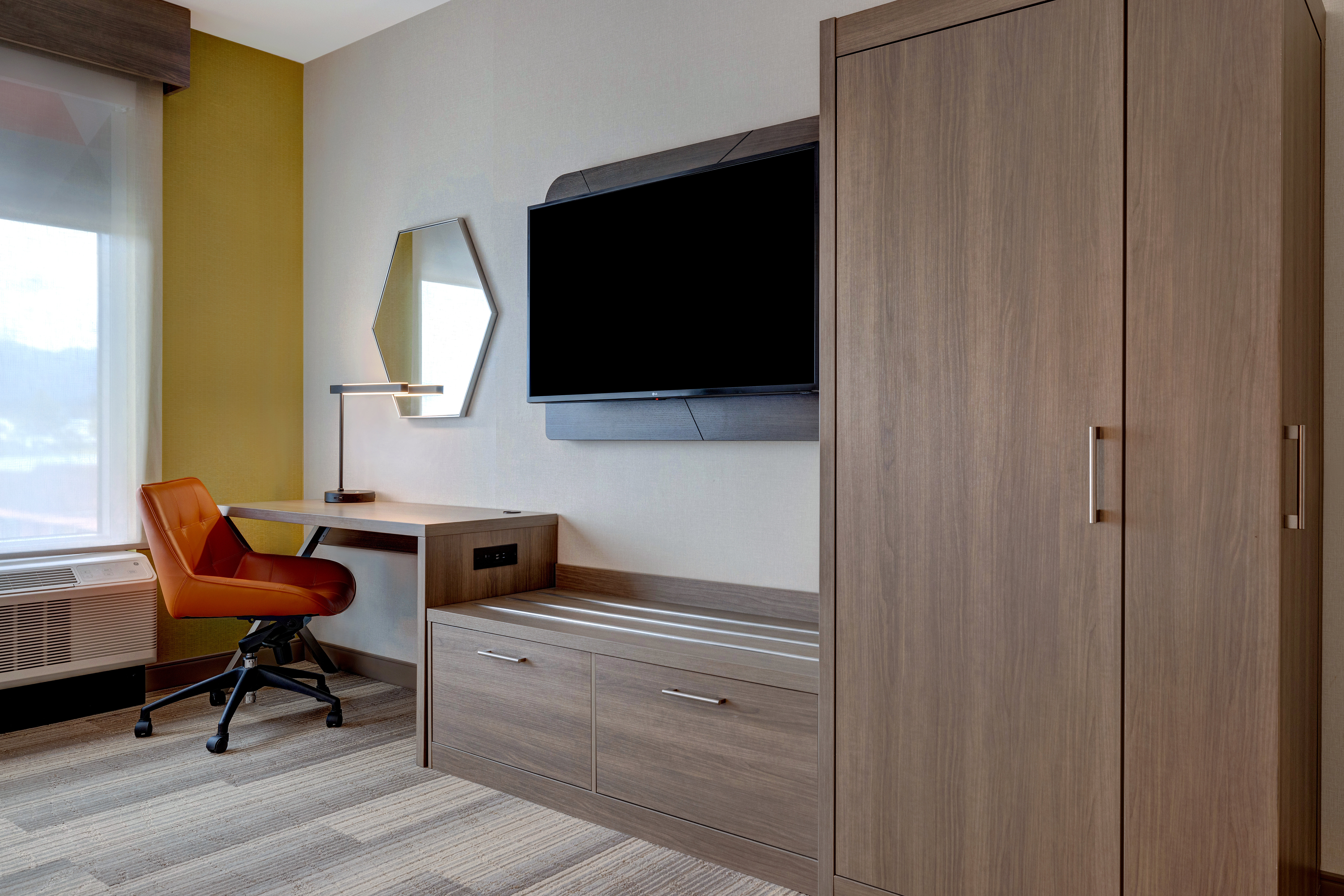 holiday inn express and suites glendale downtown an ihg hotel