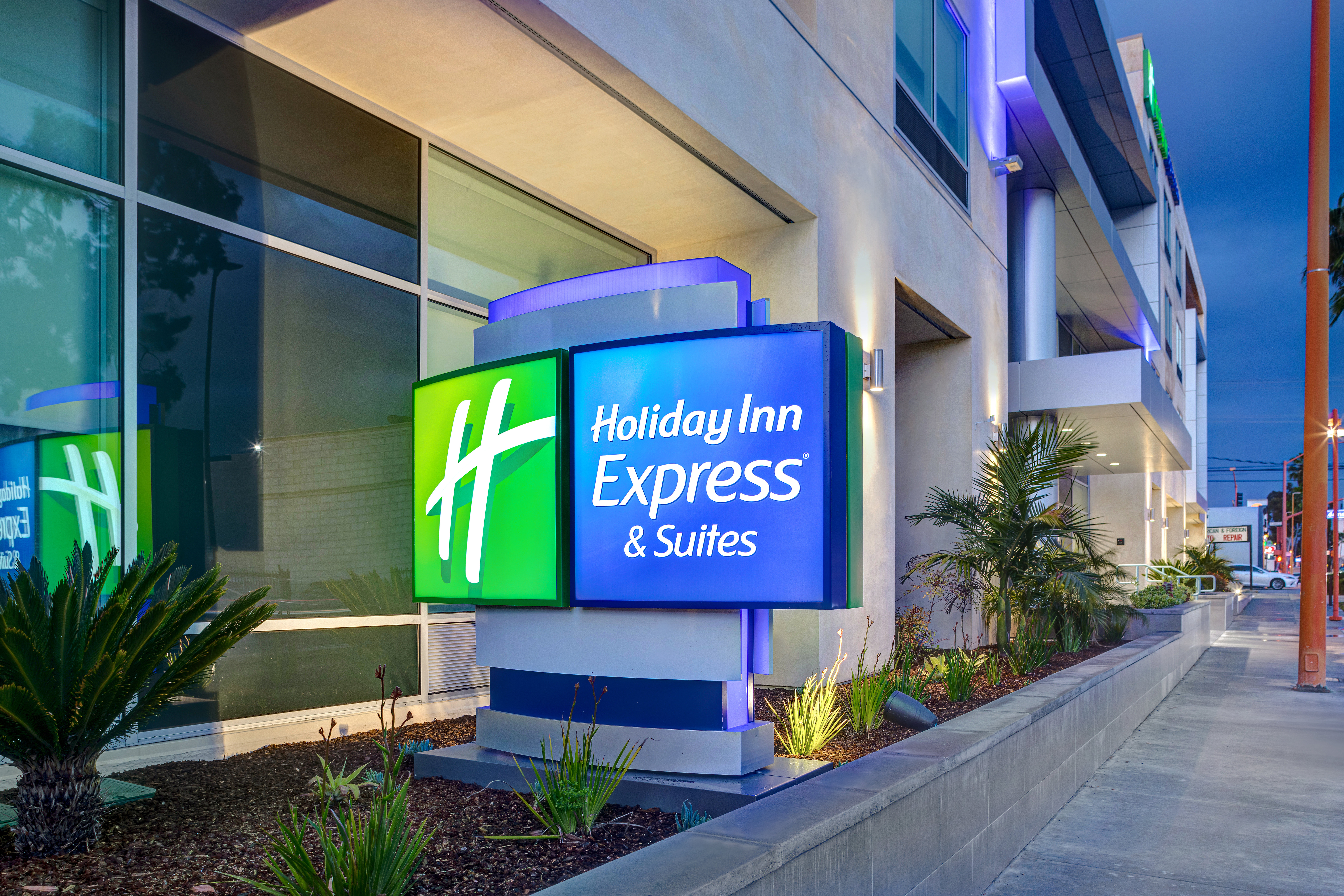 holiday inn express and suites glendale downtown an ihg hotel