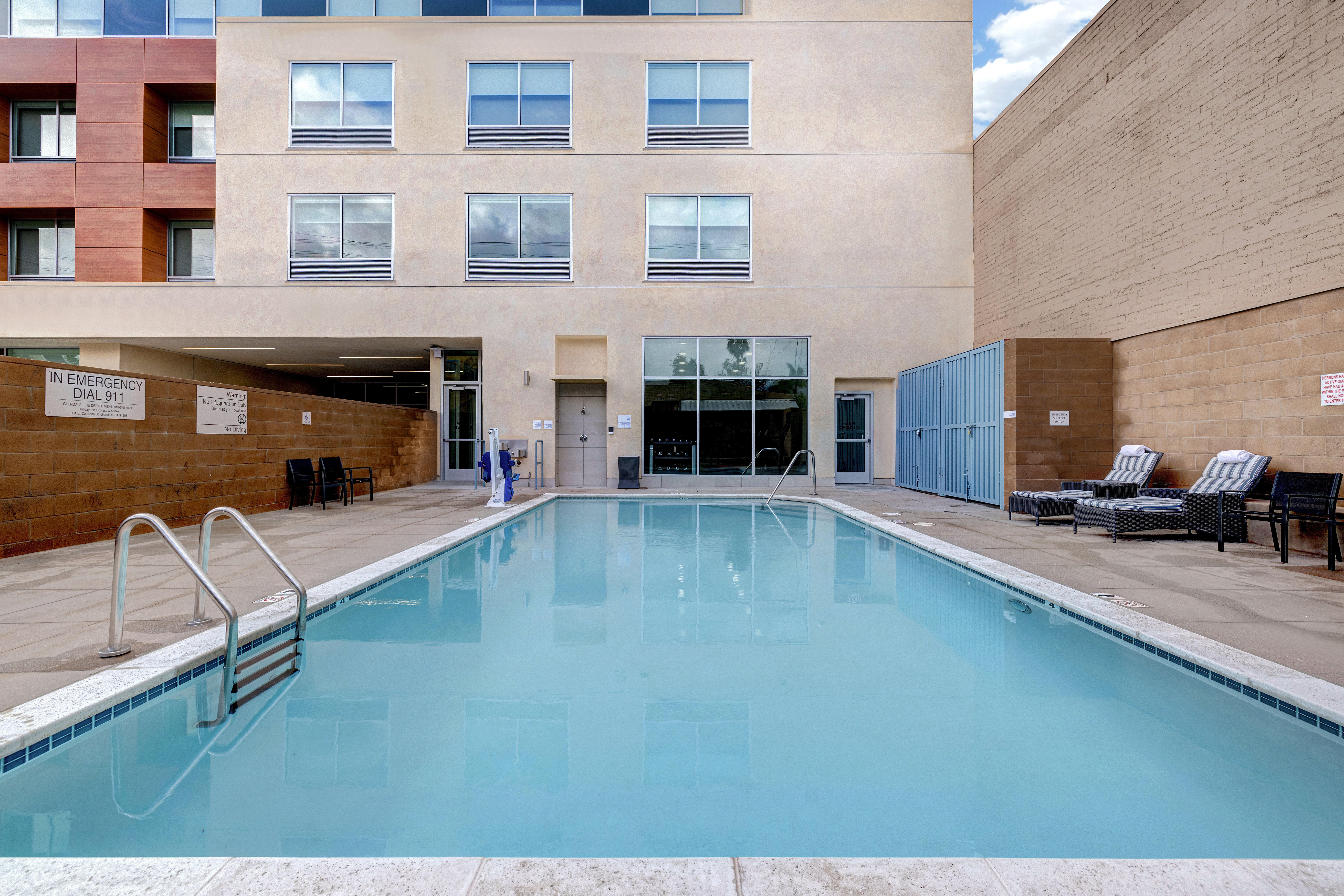 holiday inn express and suites glendale downtown an ihg hotel