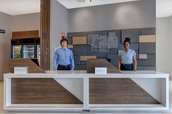 holiday inn express and suites glendale downtown an ihg hotel