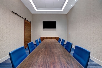 holiday inn express and suites glendale downtown an ihg hotel