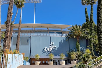 holiday inn express and suites glendale downtown an ihg hotel