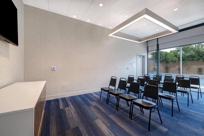 holiday inn express and suites glendale downtown an ihg hotel