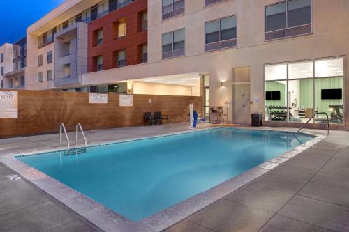 holiday inn express and suites glendale downtown an ihg hotel