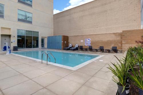 holiday inn express and suites glendale downtown an ihg hotel