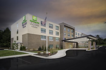 Holiday Inn Express And Suites Brevard - City Center,,2 star