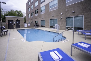 Holiday Inn Express And Suites Brevard - City Center,,2 star
