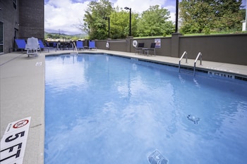 Holiday Inn Express And Suites Brevard - City Center,,2 star