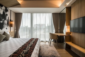 louis kienne chadstone cikarang