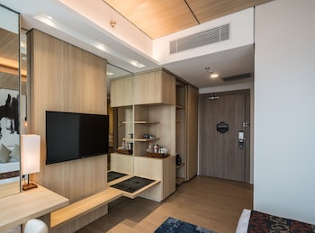 louis kienne chadstone cikarang