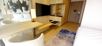 louis kienne chadstone cikarang