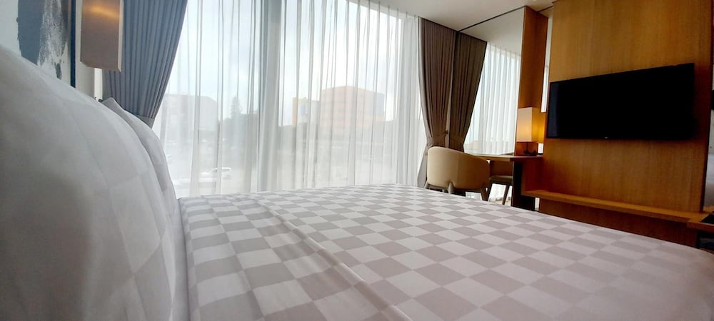 louis kienne chadstone cikarang