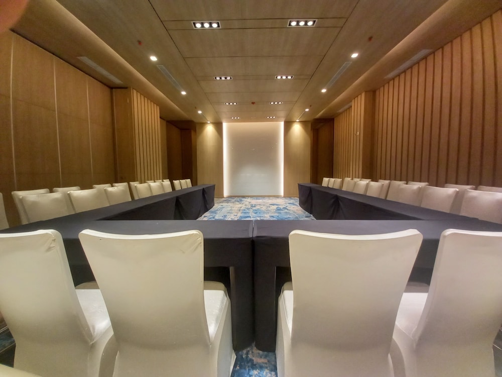 louis kienne chadstone cikarang