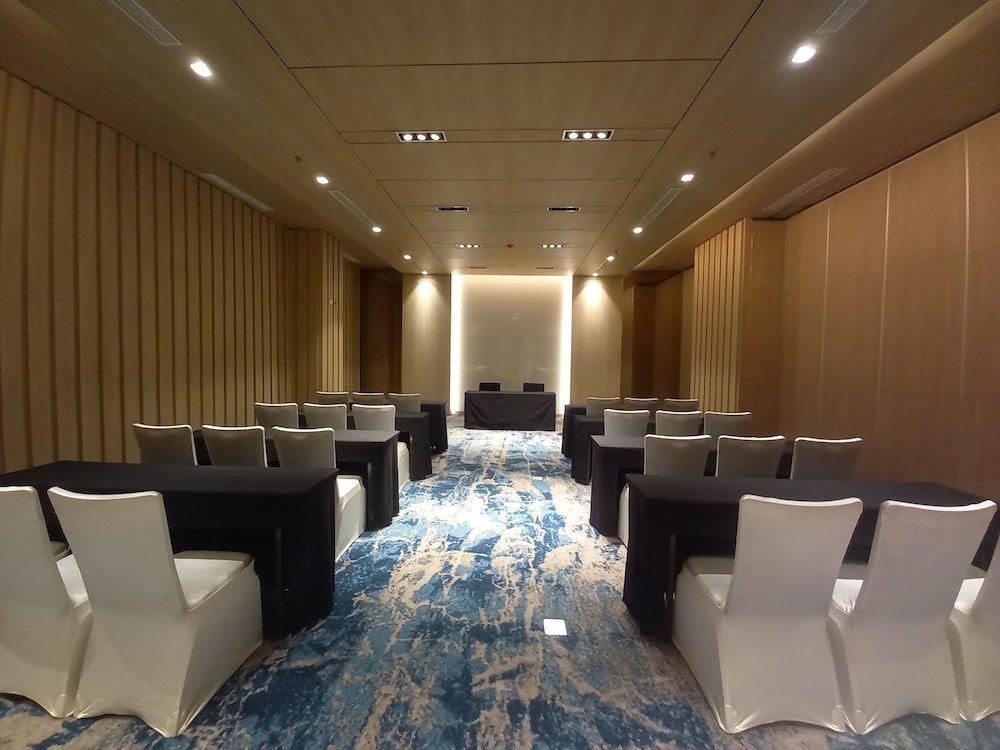 louis kienne chadstone cikarang