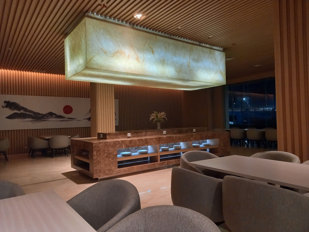 louis kienne chadstone cikarang