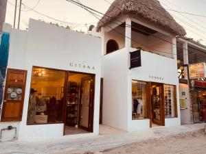 apartments and suites madre holbox self check in