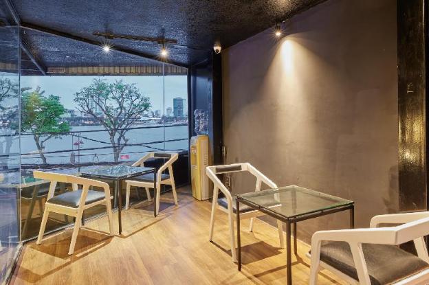 the garden capsule hotel