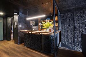 the garden capsule hotel