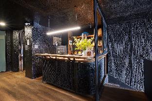 the garden capsule hotel