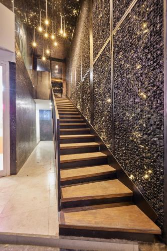 the garden capsule hotel