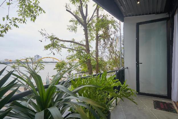 the garden capsule hotel