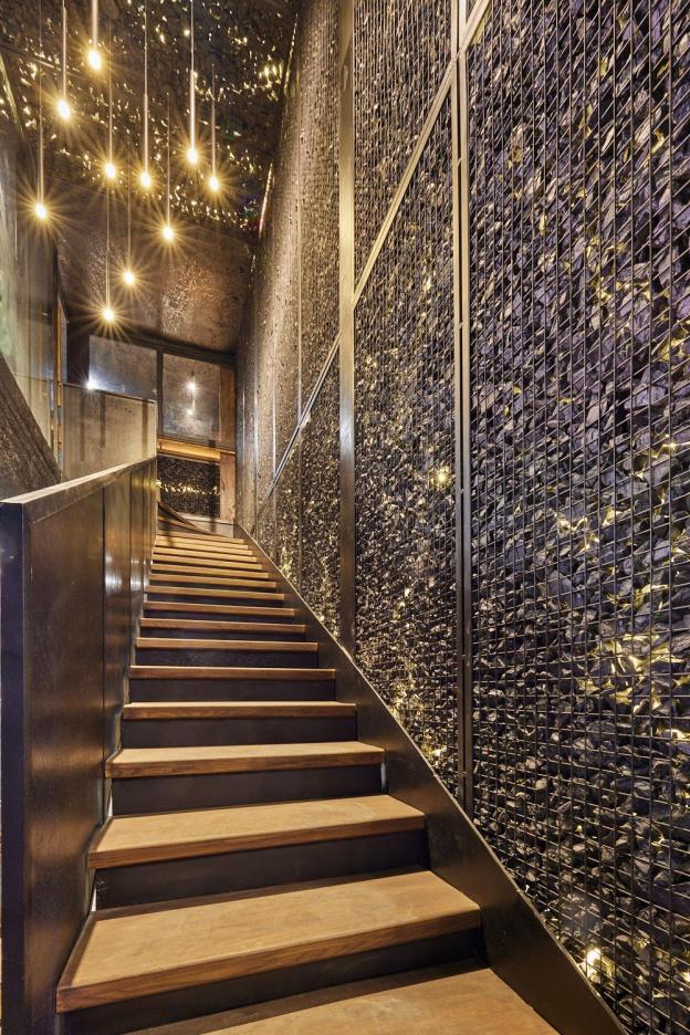 the garden capsule hotel