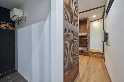 the garden capsule hotel