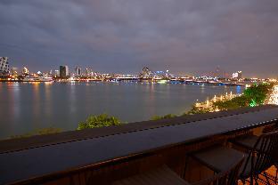 the garden capsule hotel