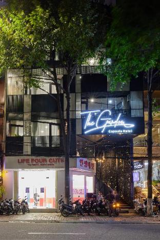 the garden capsule hotel